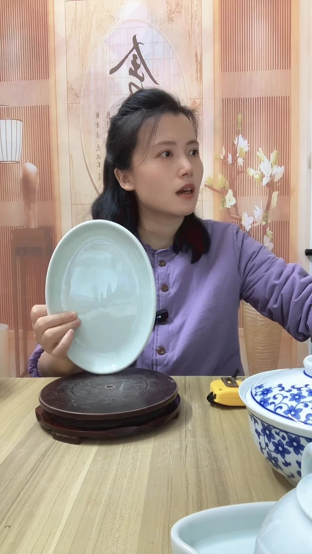 瓷厂瓷青釉回纹小鱼盘一个