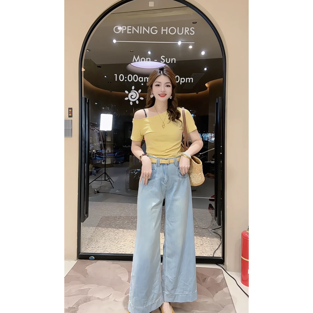 涵儿家 简约休闲纯色斜露肩T恤上衣 VS 韩版高腰牛仔阔腿喇叭裤