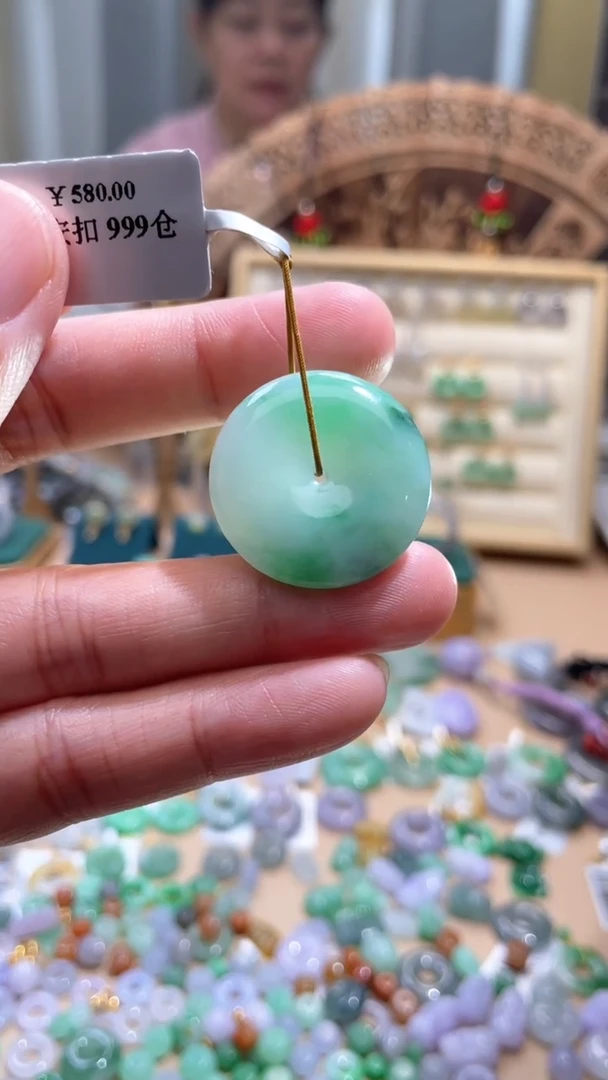 【闪购商品】翡翠颈饰未镶嵌平安扣