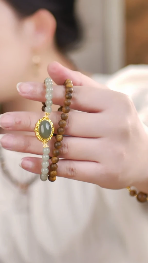 手串未镶嵌和田玉（两圈黄奇楠0.6+蛋面）