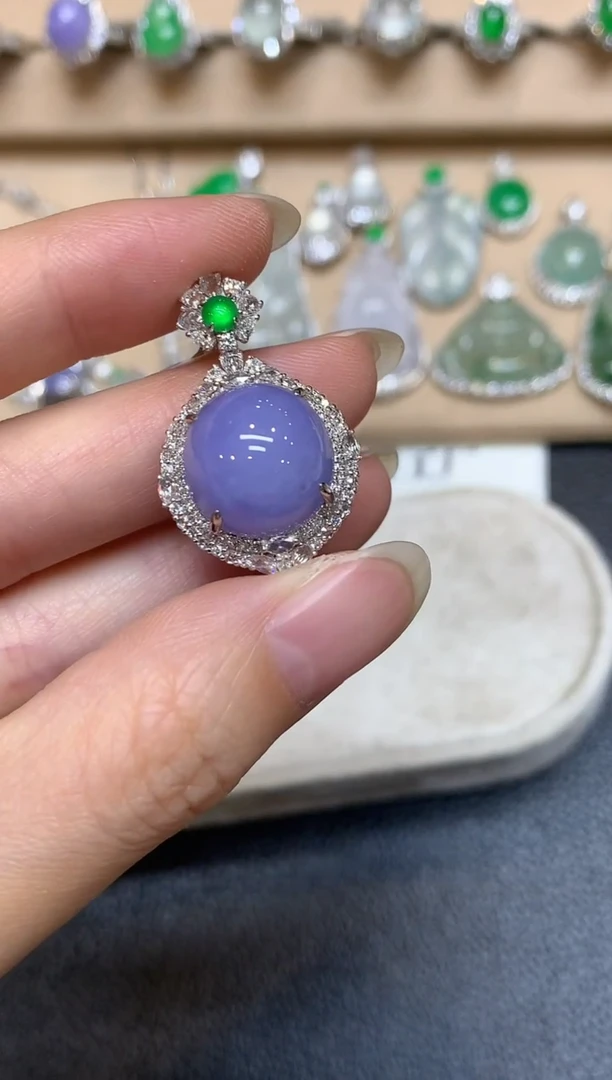 颈饰18K金镶嵌翡翠L***y蛋面【无服务费