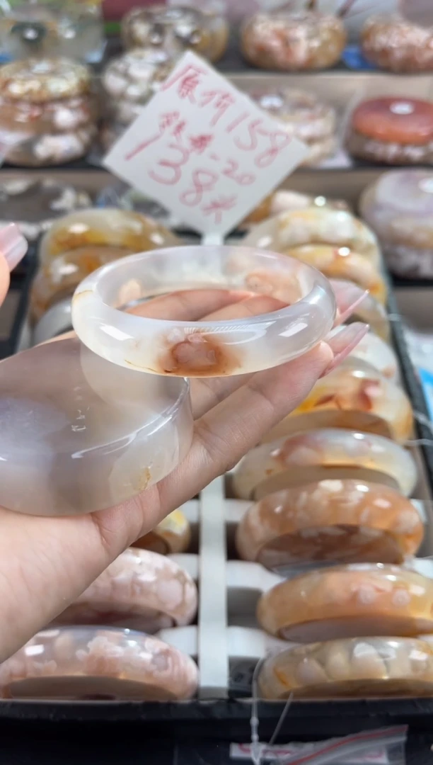 未镶嵌手镯石英质玉54