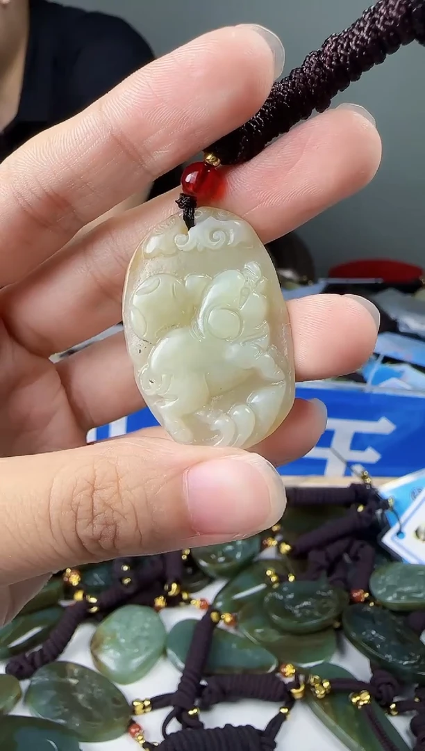 和田玉未镶嵌颈饰1
