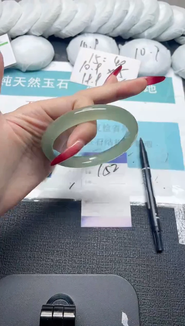 未镶嵌手镯石英质玉152-62
