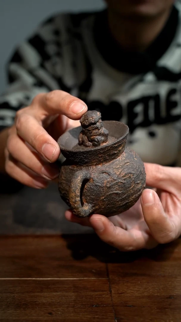 【闪购商品】纯手工制作 狮子摘后手执壶