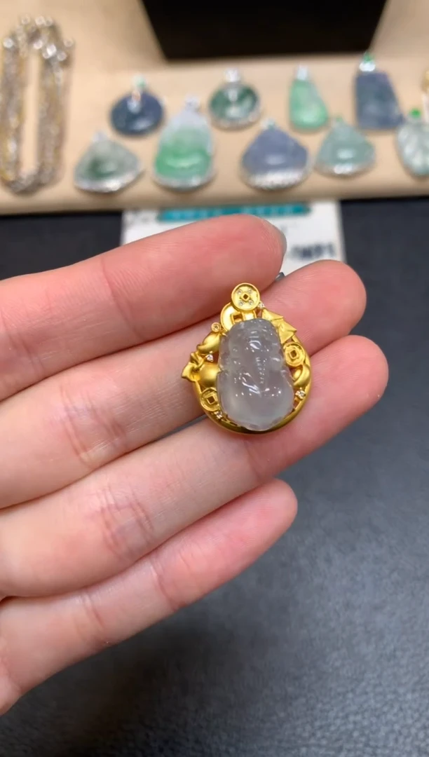 【闪购商品】翡翠颈饰18K金镶嵌貔貅【无服务费】