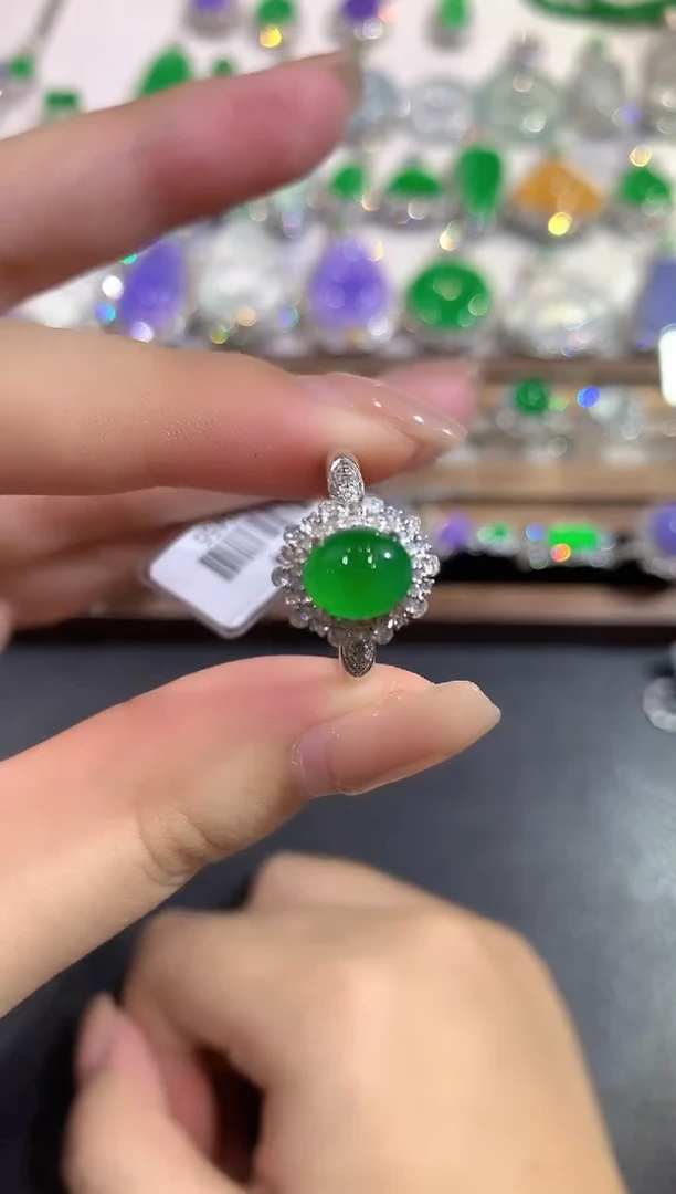 颈饰18K金镶嵌翡翠70-戒指