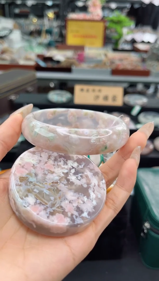 【闪购商品】石英质玉手镯未镶嵌64圈口（赠品镯心）2S9886