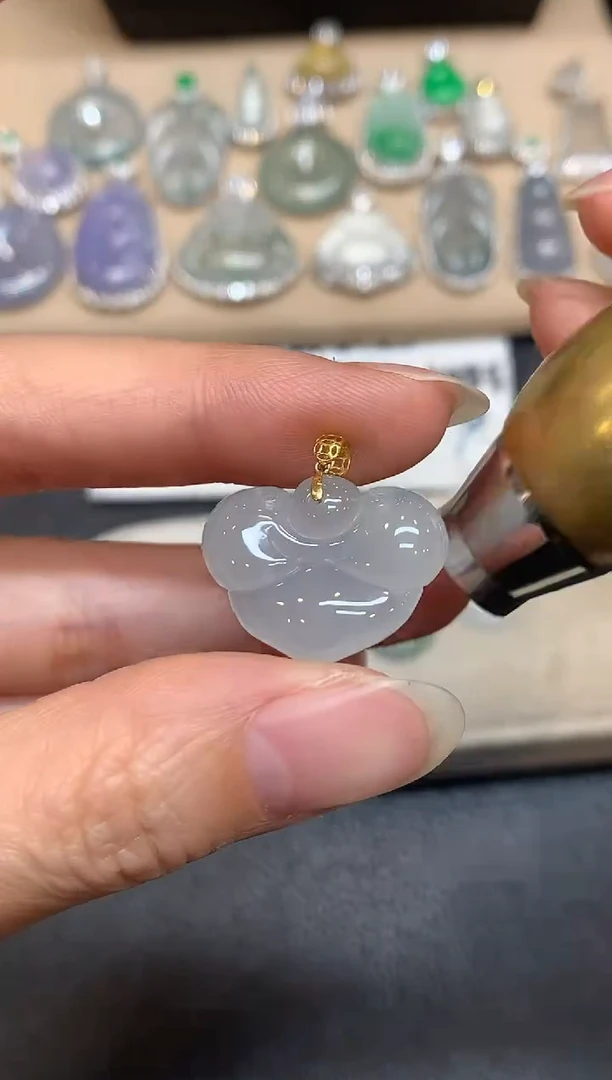 颈饰18K金镶嵌翡翠爱心如意【无服务费