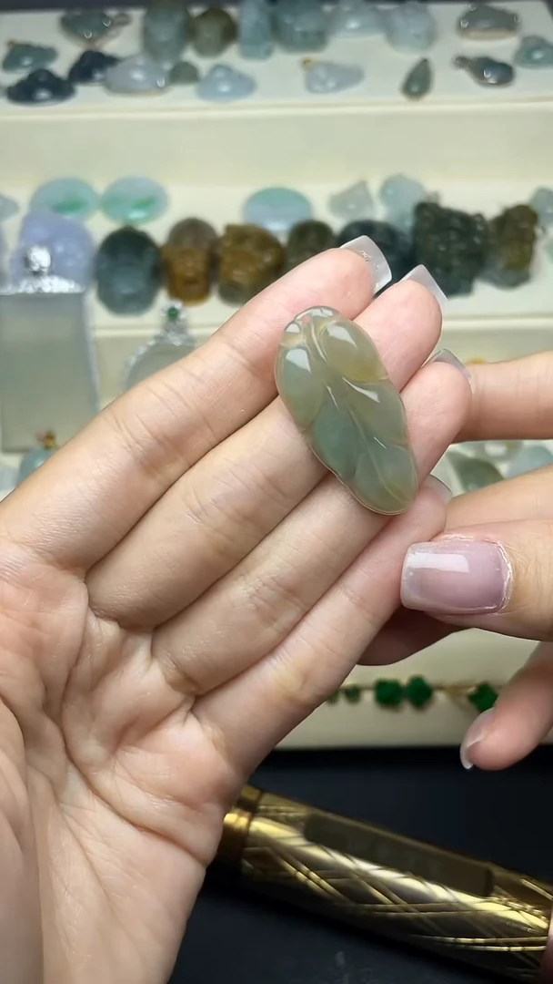 颈饰未镶嵌翡翠叶子