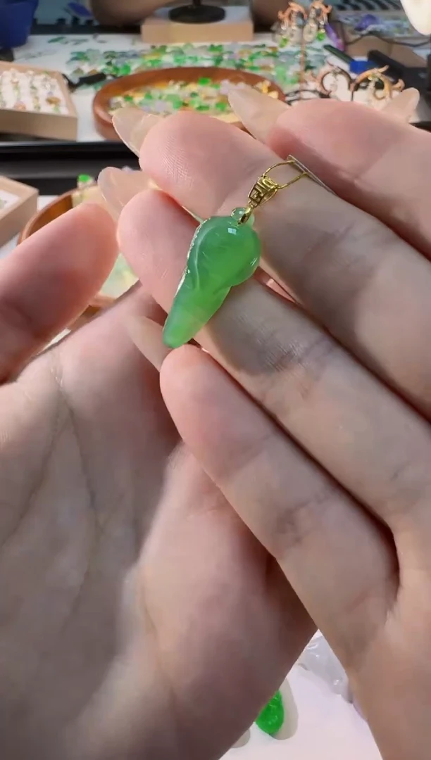 翡翠18K金镶嵌吊坠(不含链)缅甸A货翡翠