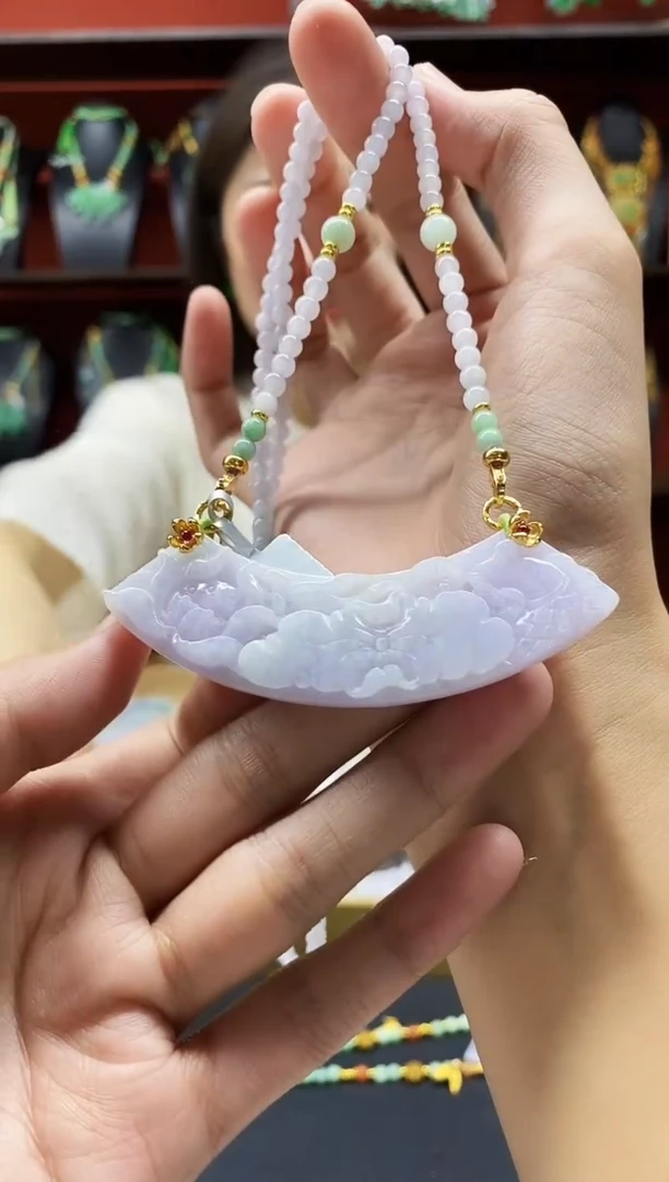 颈饰未镶嵌翡翠吊坠