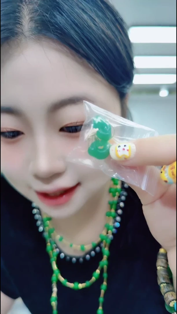 和田玉（碧玉）未镶嵌颈饰1601绿色小锁耳钩