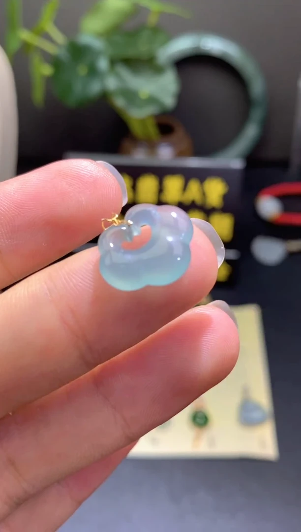 翡翠18K金镶嵌颈饰翡翠吊坠