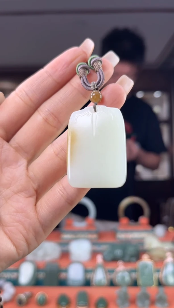 颈饰未镶嵌和田玉佩佩