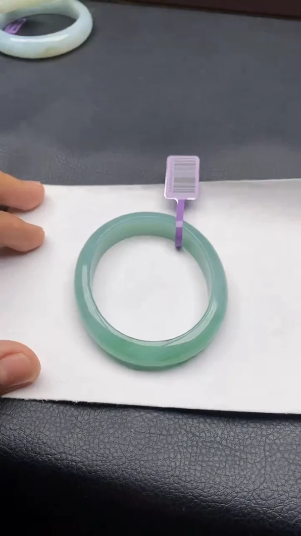 翡翠手镯未镶嵌贵妃7号