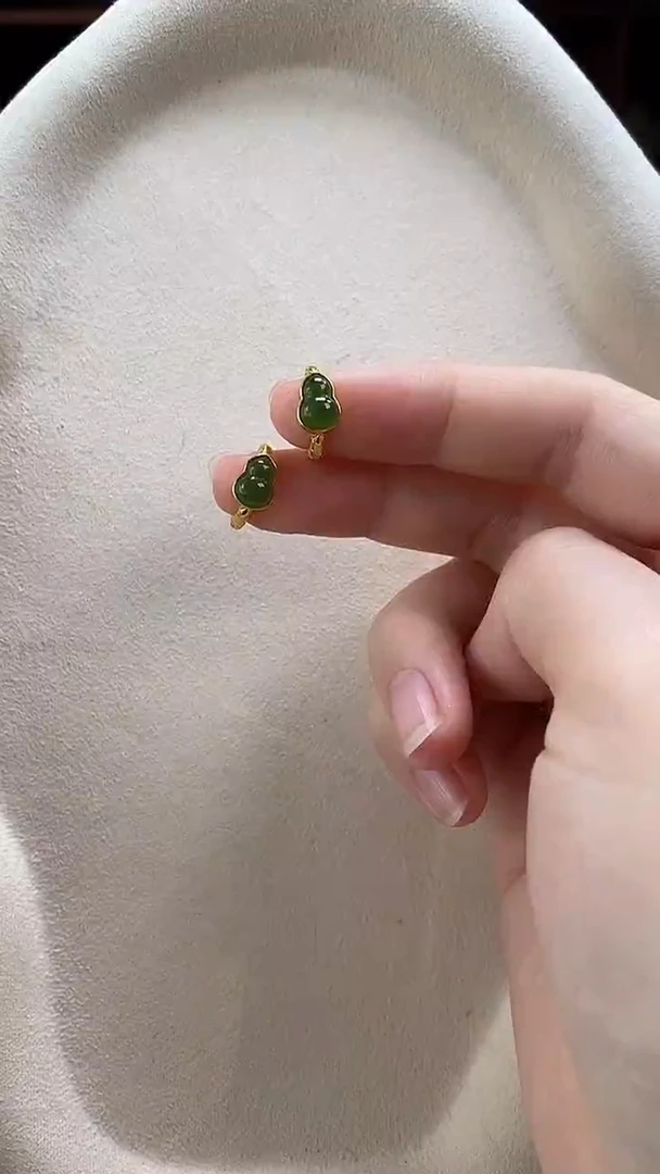 颈饰未镶嵌和田玉耳环