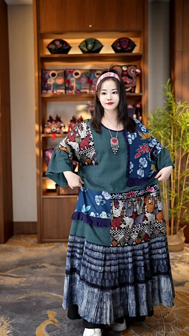 刺绣私人定制苗族手工衣服A9714
