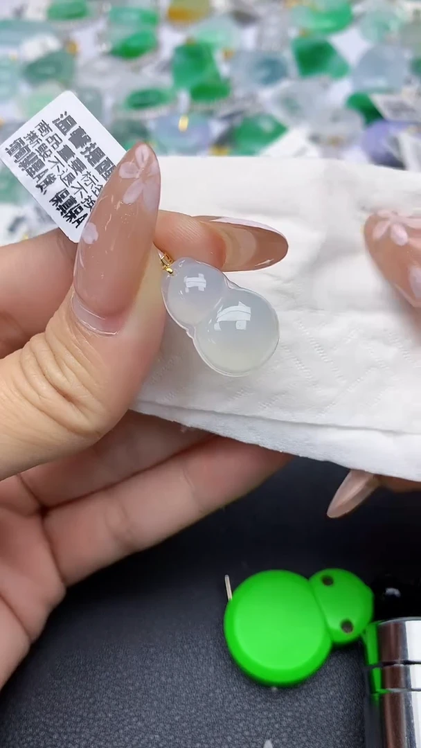 颈饰18K金镶嵌翡翠a货假一赔三支持复检百元上9元证书费自理