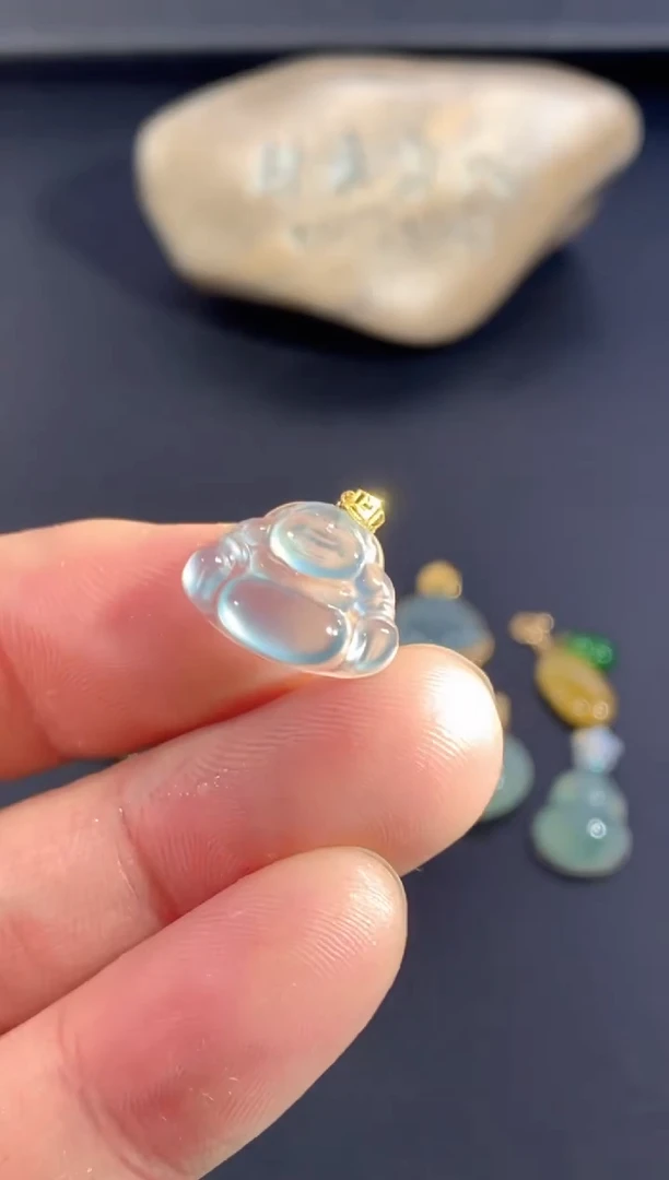 颈饰18K金镶嵌翡翠