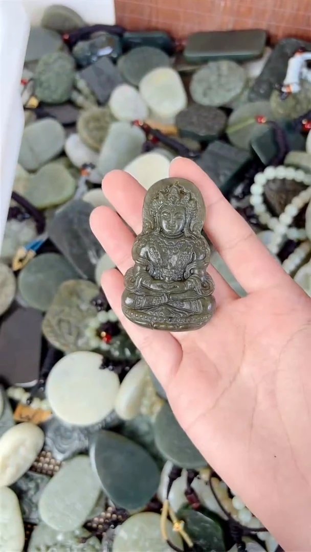 和田玉未镶嵌颈饰1