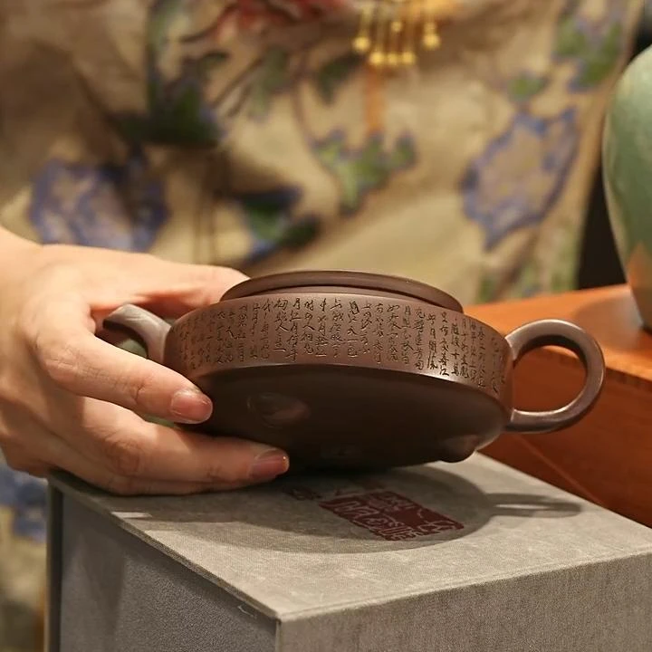 慕子-文化——《冰岛小方块生茶如意陶瓷罐装》+赵信军紫泥刻绘周盘