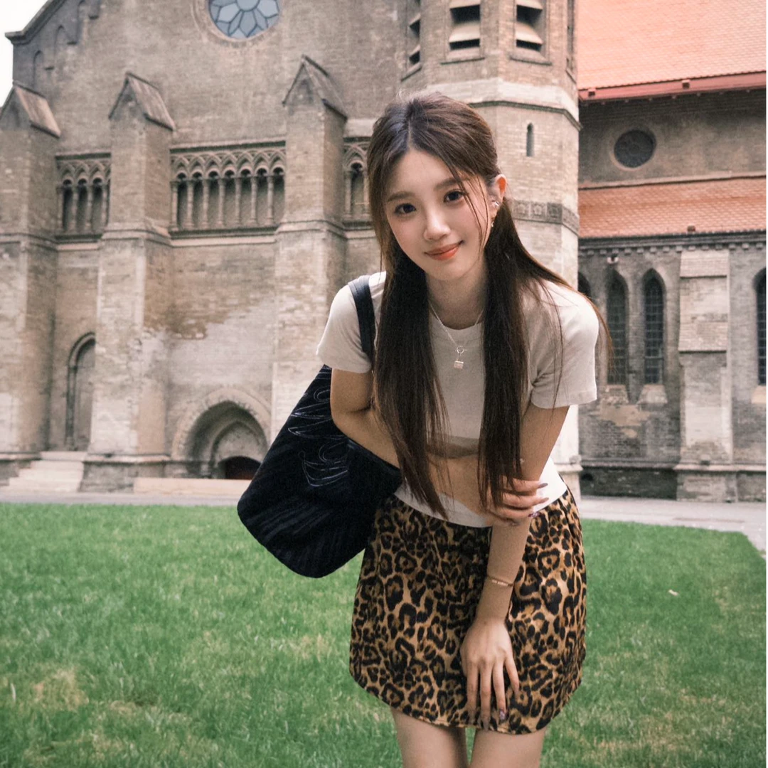 辣妹后背镂空绑带短袖T恤2025夏季新款设计感修身显瘦短款上衣女