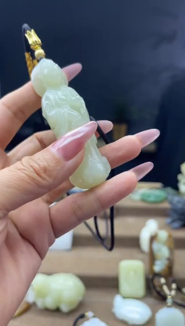 颈饰未镶嵌和田玉1