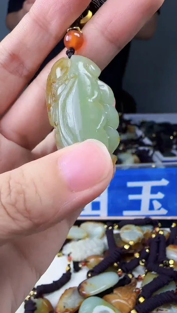 和田玉未镶嵌颈饰1