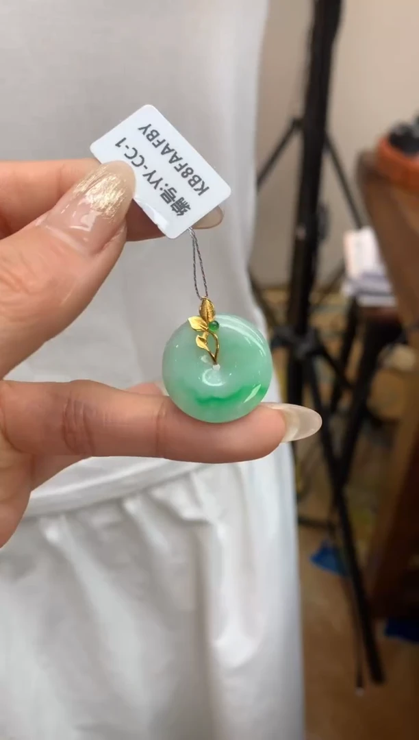 【闪购商品】翡翠颈饰18K金镶嵌平安扣