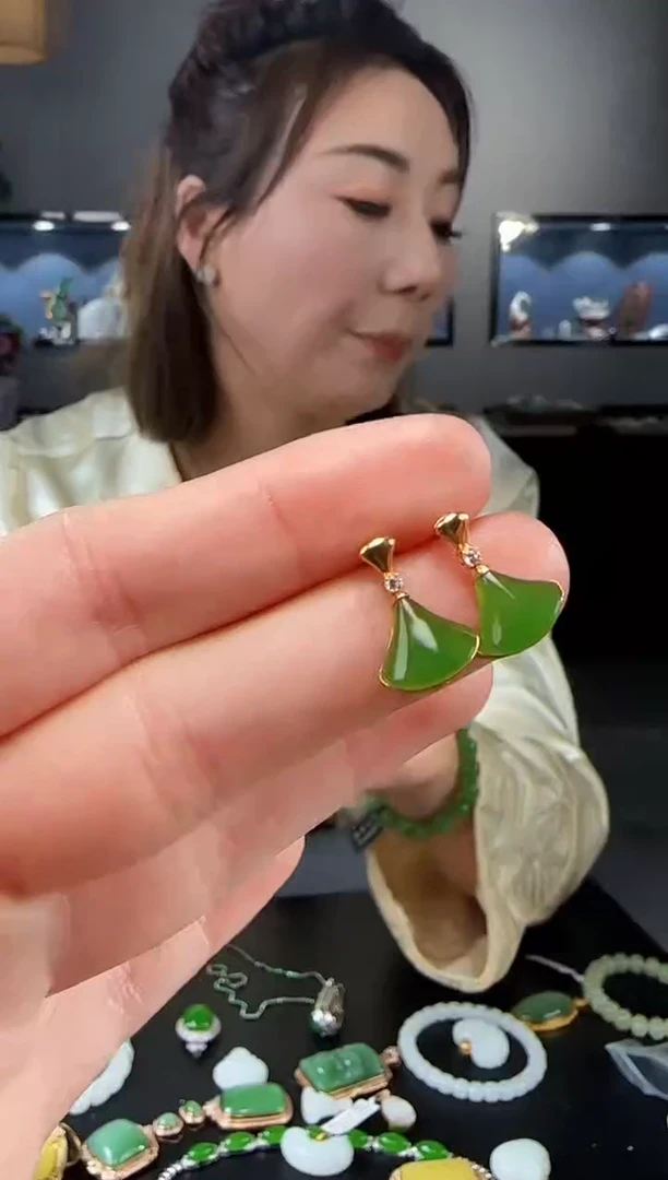 【闪购商品】和田玉耳钉18K金镶嵌1