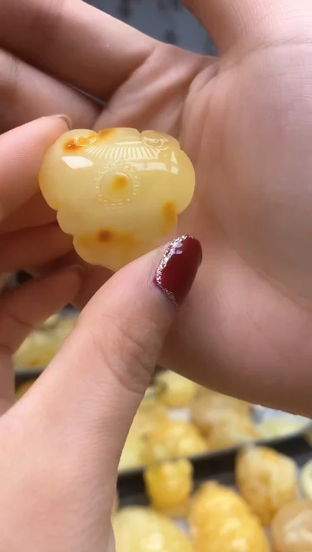 【闪购商品】琥珀裸石未镶嵌挂坠