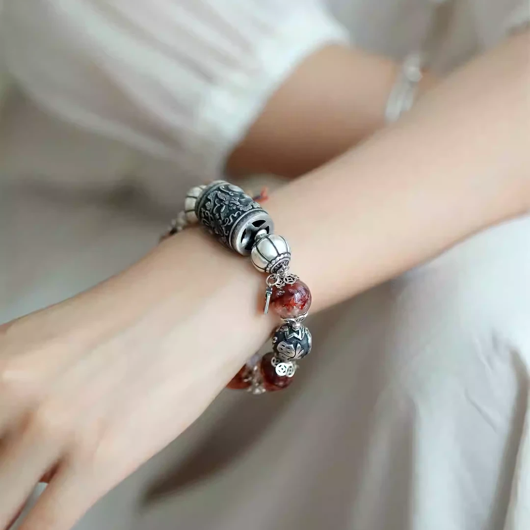 S11999<晶贵坊>s925银足银红胶花（大小不一）醒狮绣球桶珠福弹手串