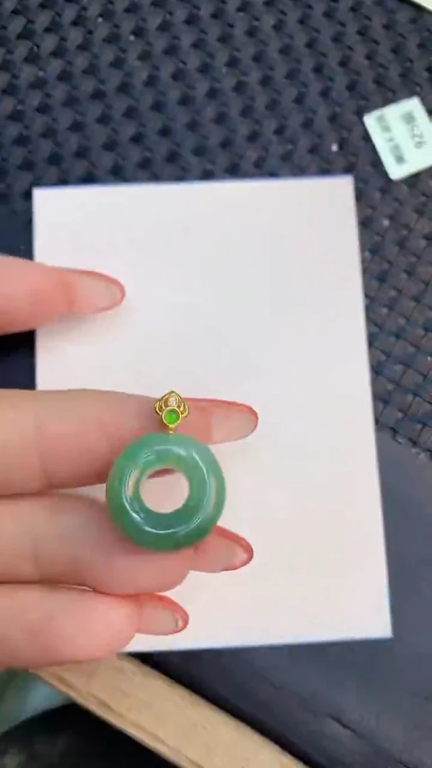 颈饰未镶嵌翡翠1