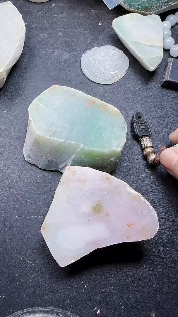 翡翠挂件未镶嵌043翡翠