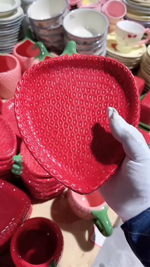 瓷片中号草莓微瑕 凑满20元包邮