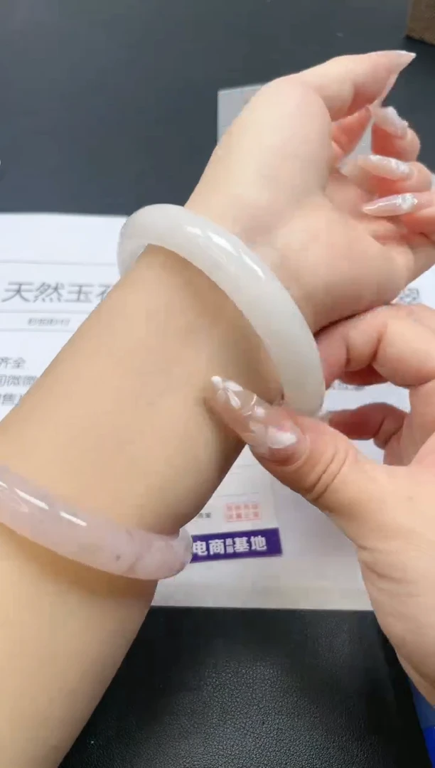 【闪购商品】石英质玉手镯未镶嵌95/61.5