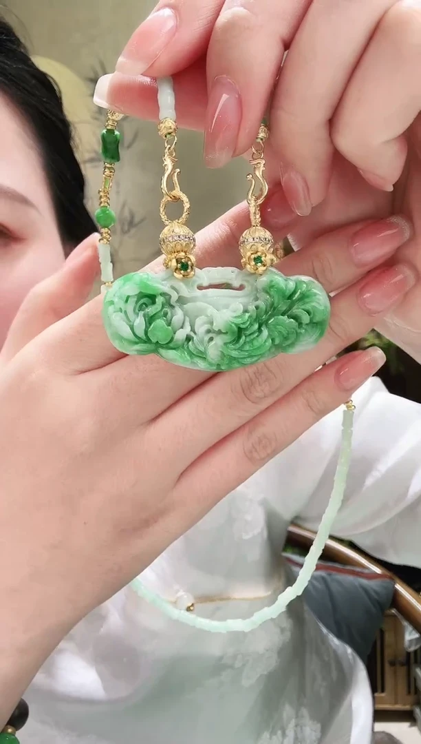 颈饰未镶嵌翡翠吊坠