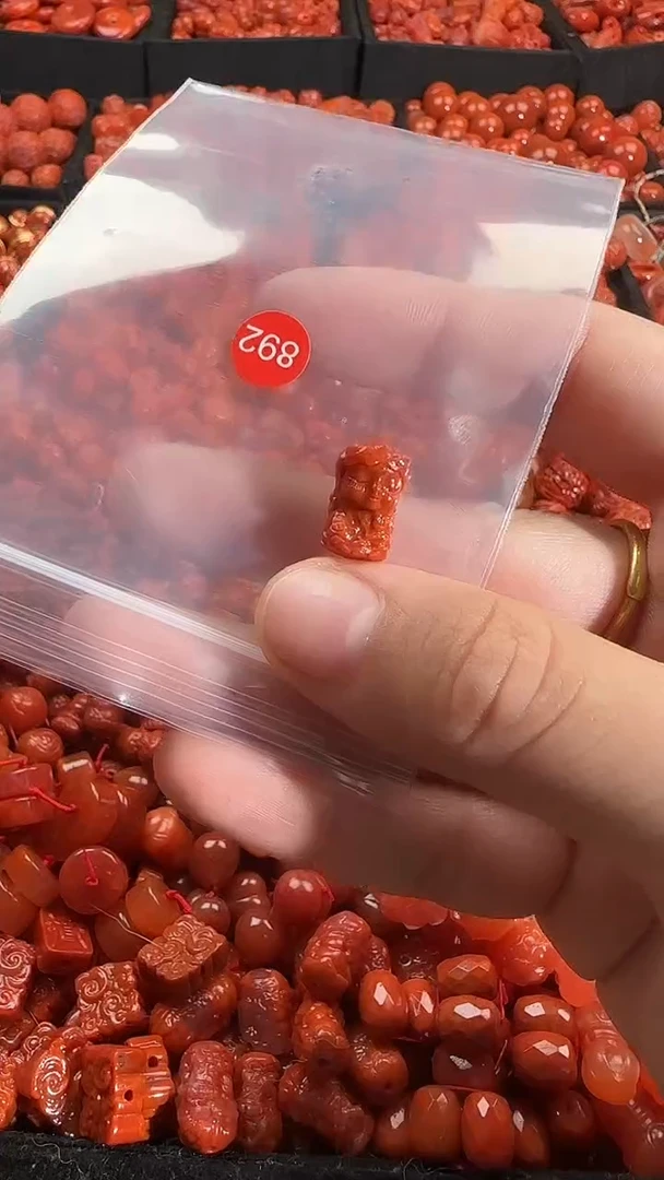 颈饰未镶嵌南红玛瑙1