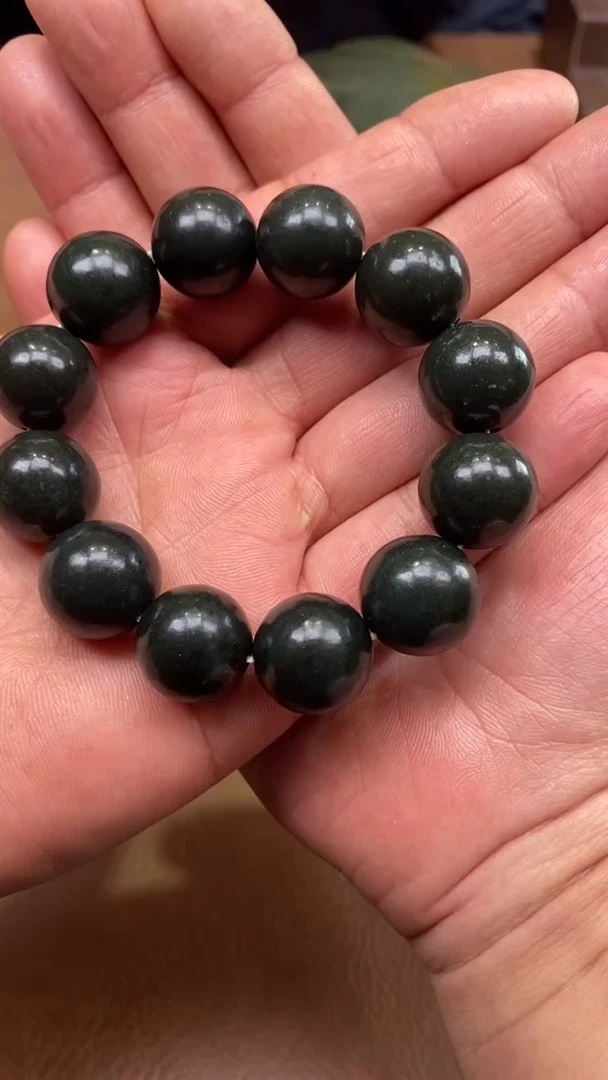 未镶嵌手串和田玉沙**狼和田玉