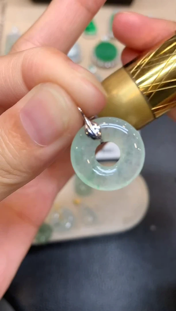 颈饰18K金镶嵌翡翠甜甜圈【无服务费