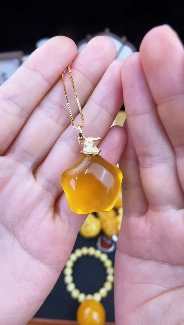 琥珀未镶嵌珠宝奇石?**子柒月