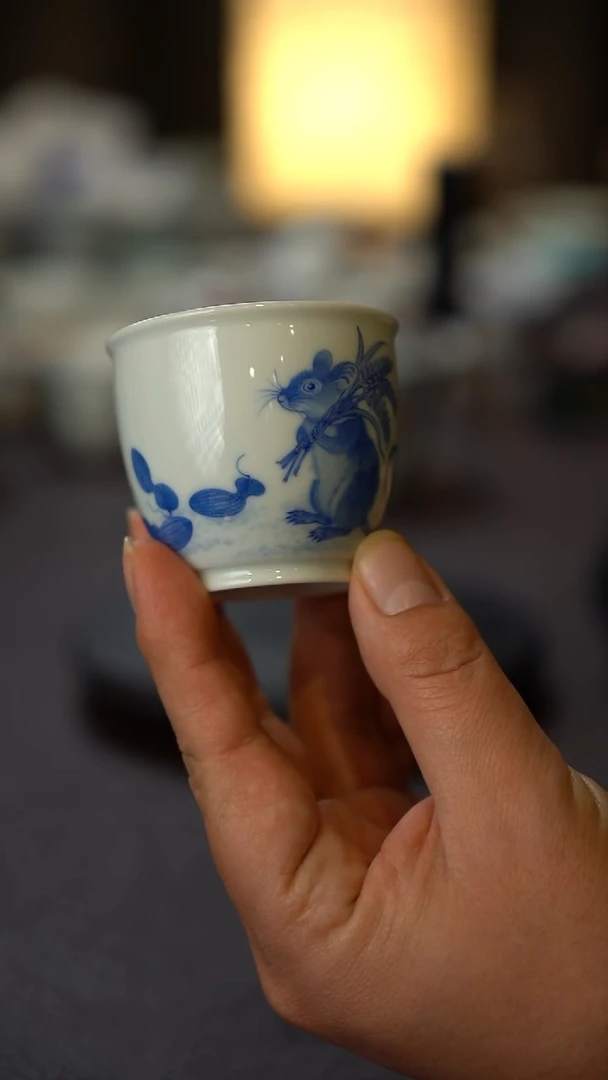 （微瑕）全手绘青花子鼠主人杯
