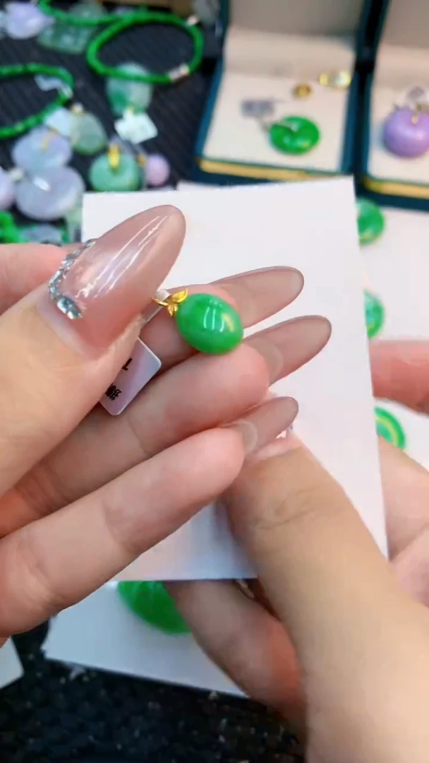 翡翠18K金镶嵌吊坠(不含链)1