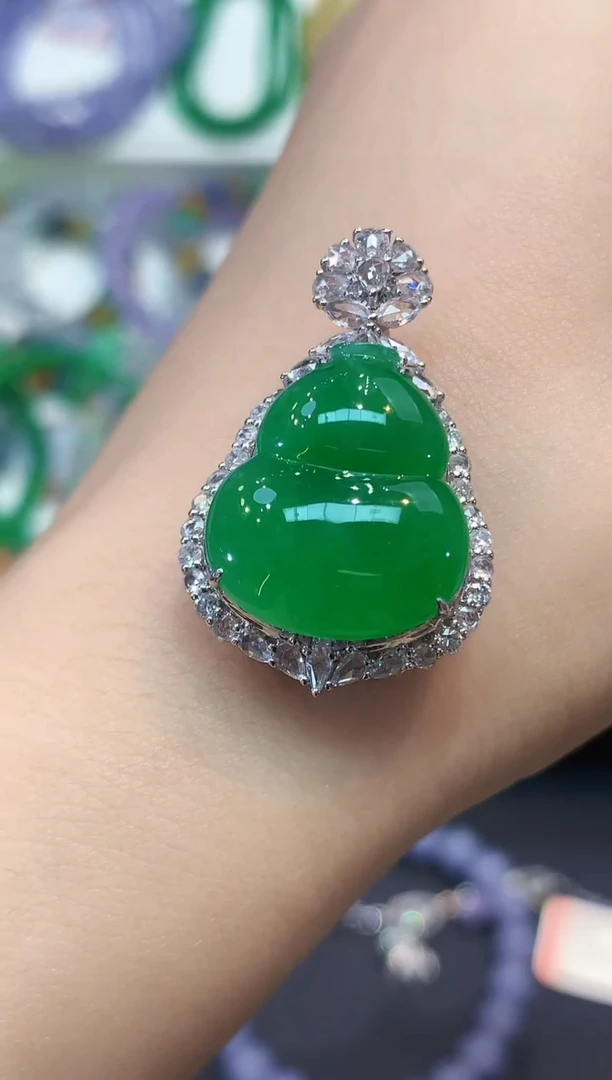 吊坠(不含链)18K金镶嵌翡翠B323