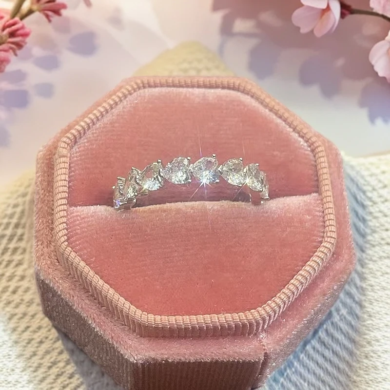 925银莫桑石戒指 爱心排戒