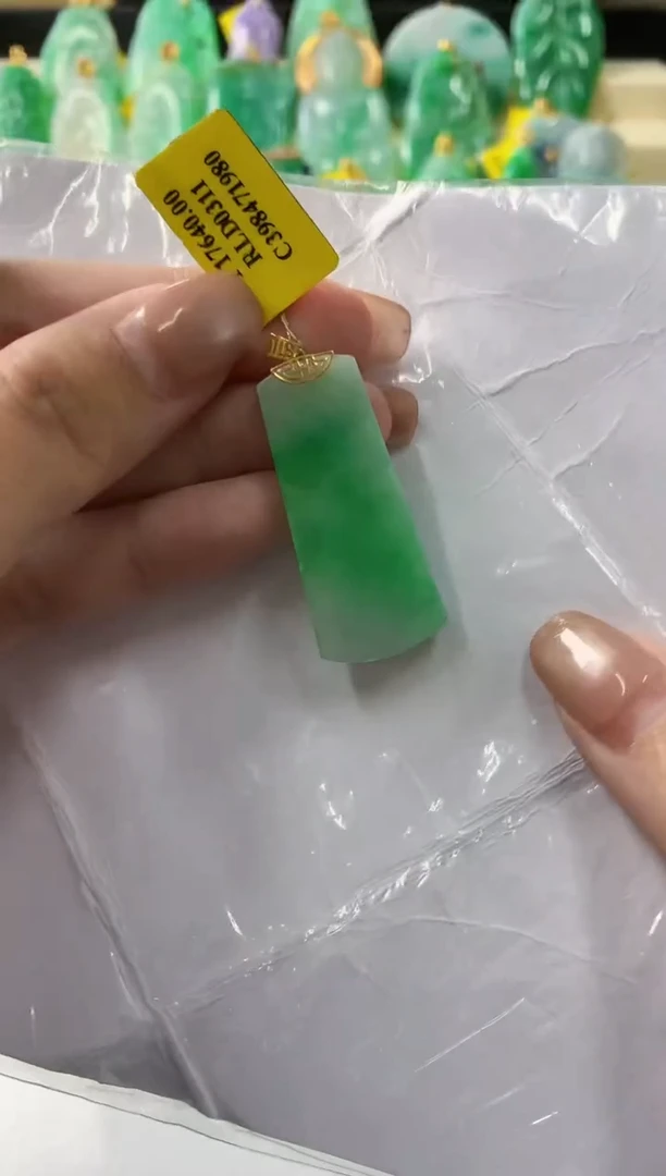 翡翠18K金镶嵌吊坠(不含链)挂件