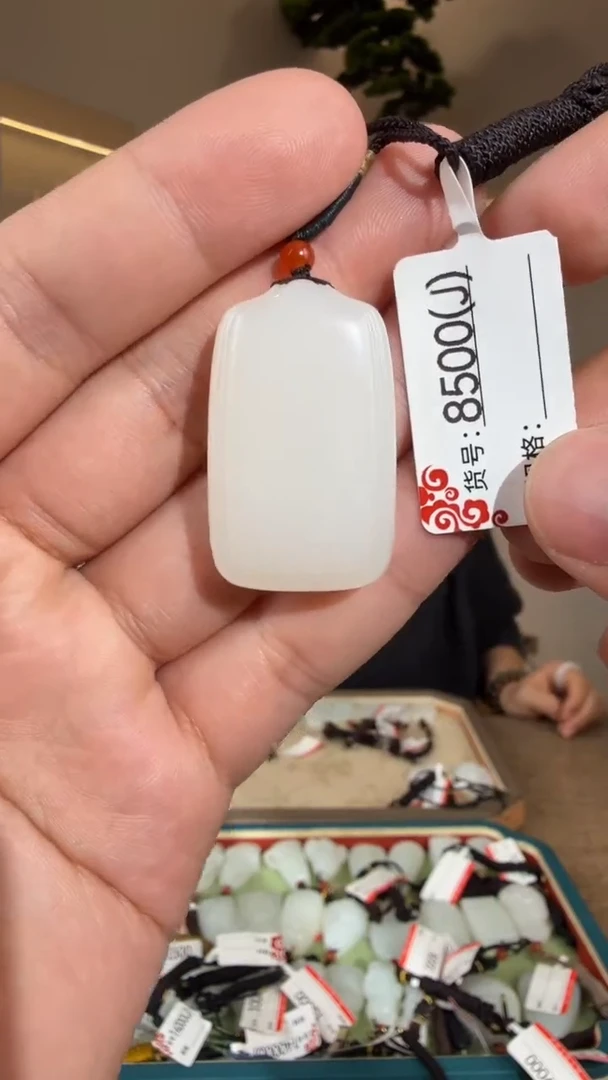 颈饰未镶嵌和田玉J