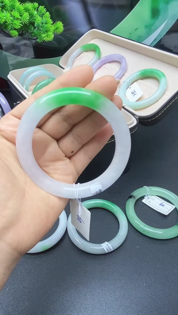 以实物为准，拍那个发那个。