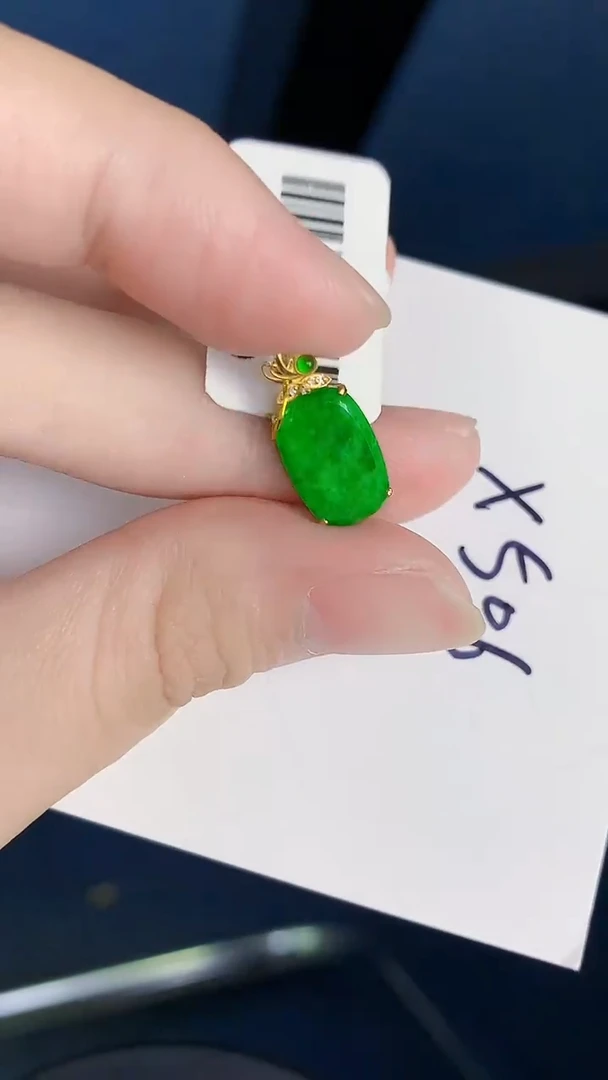 颈饰18K金镶嵌翡翠天然翡翠缅甸A货